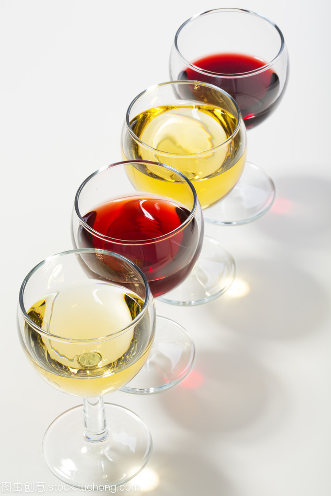 色彩繽紛 酒、飲料與茶葉的視覺藝術